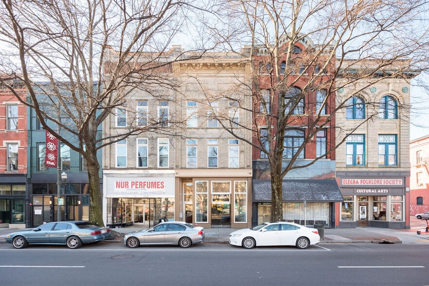 Primary Photo Of 105 E Broad St, Richmond Apartments For Lease