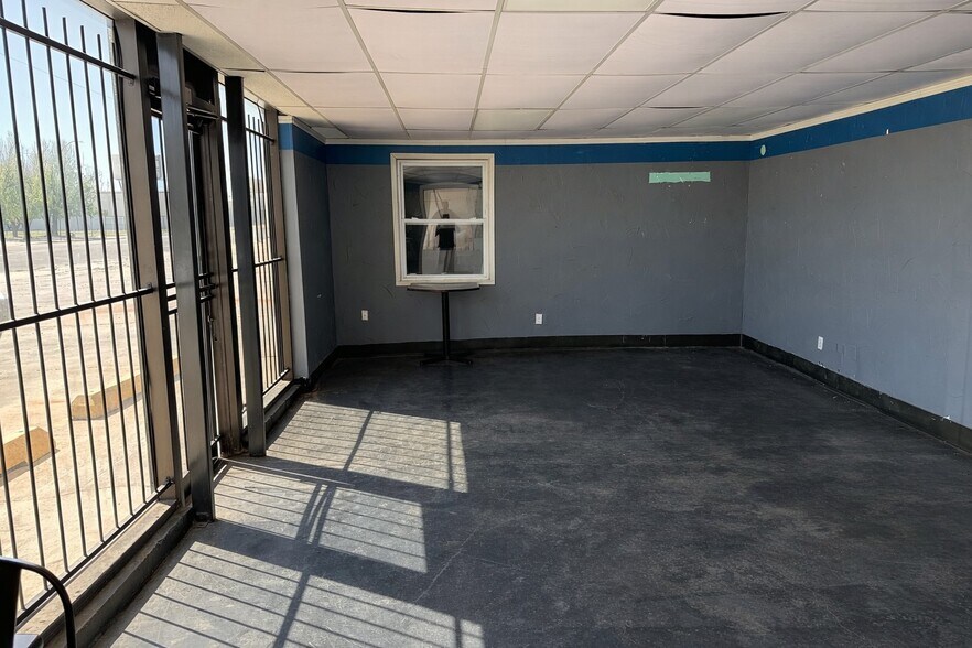 More Photos Of 2001-2021 Exchange Ave, Oklahoma City Warehouse For Lease