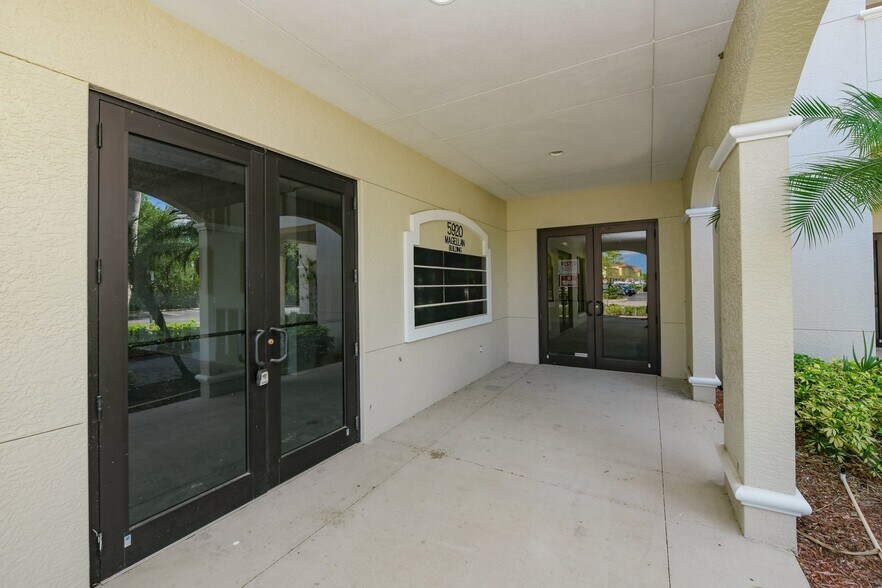 More Photos Of 5920 Pan American Blvd, North Port Medical For Lease