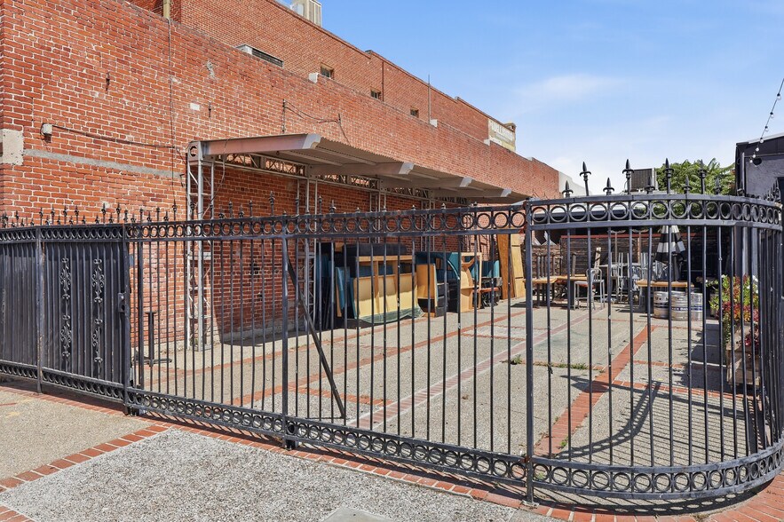 More Photos Of 122 E Commonwealth Ave, Fullerton Restaurant For Sale