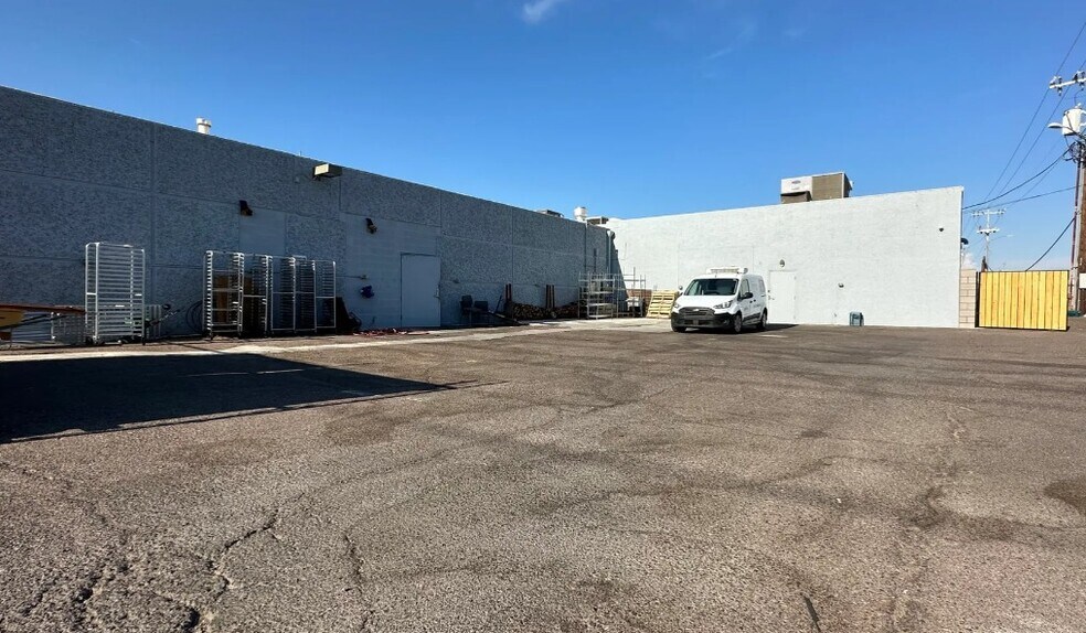 More Photos Of 2601 S 24th St, Phoenix Food Processing For Lease