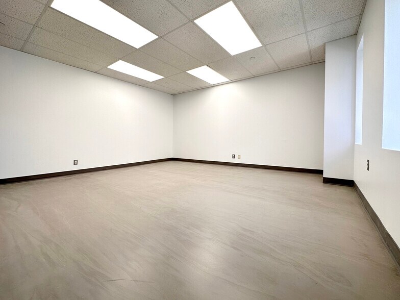 More Photos Of 26 Pearl St, Norwalk Office For Lease