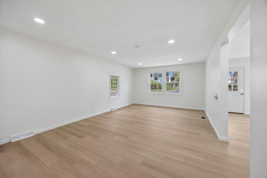 More Photos Of 102 Bristol Oxford Valley Rd, Langhorne Specialty For Lease