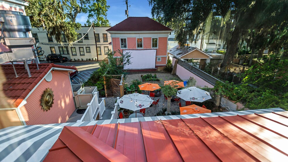 More Photos Of 119 E 37th St, Savannah Restaurant For Sale
