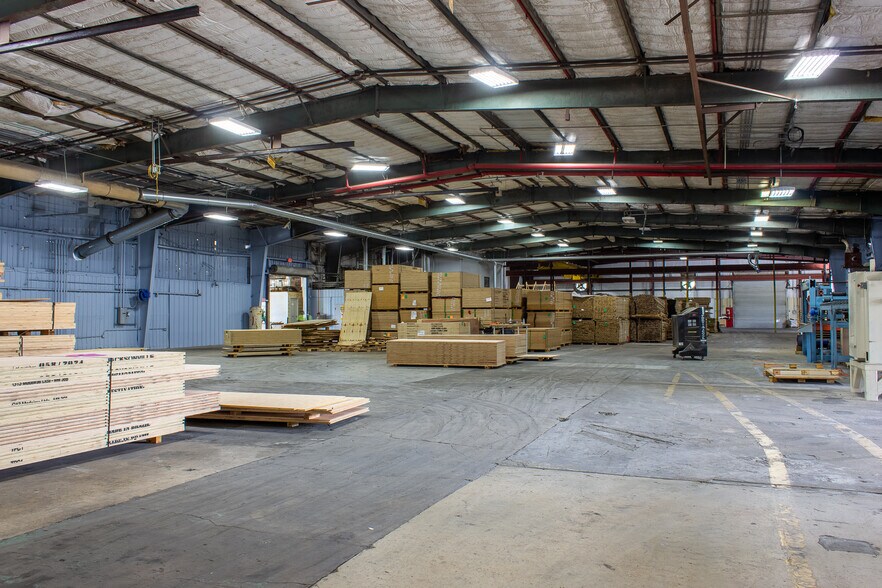 More Photos Of 310 Cypress Rd, Ocala Manufacturing For Lease