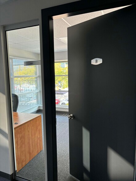 More Photos Of 1715 Dickson Av, Kelowna Office Residential For Lease