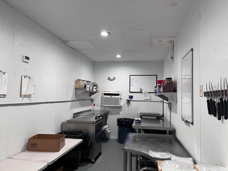 More Photos Of 18 Village Green Way, Southwest Harbor Restaurant For Lease