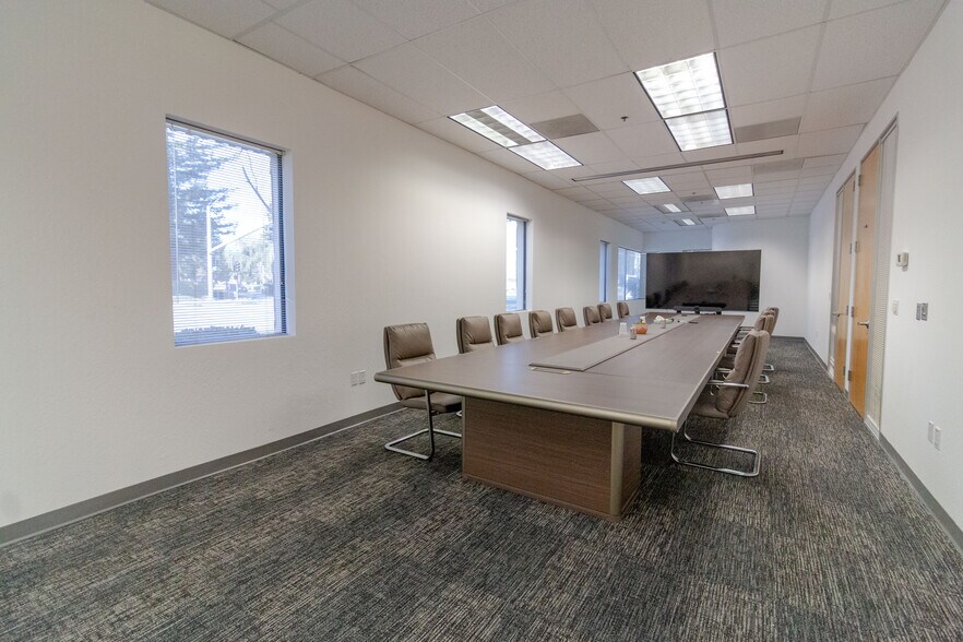 More Photos Of 388 Oakmead Pky, Sunnyvale Service For Lease