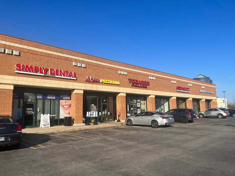 More Photos Of 335-411 E Geneva Rd, Carol Stream Unknown For Lease