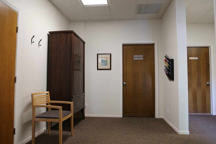 More Photos Of 945 University Ave, Sacramento Medical For Lease