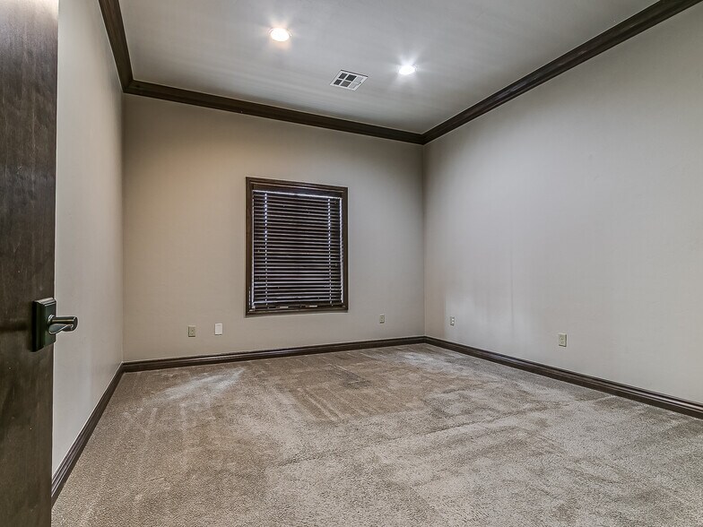 More Photos Of 2929 NW 156th St, Oklahoma City Office For Lease