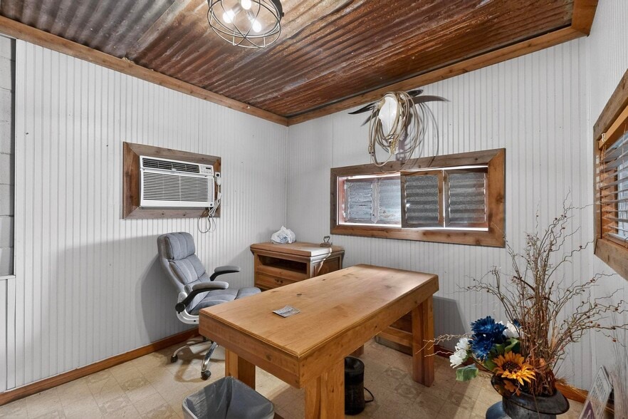 More Photos Of 700 E Main St, Richland Warehouse For Sale