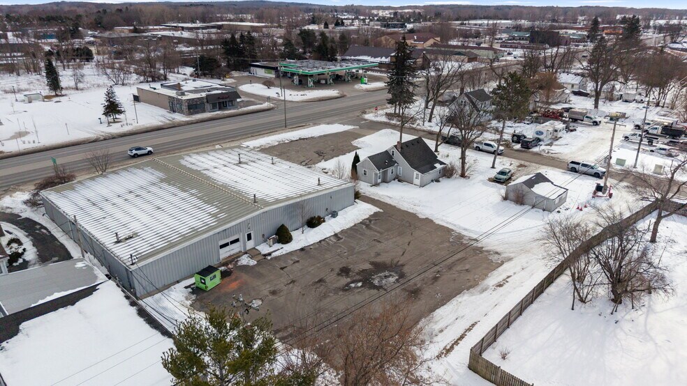 More Photos Of 690 S Lapeer Rd, Oxford Warehouse For Sale