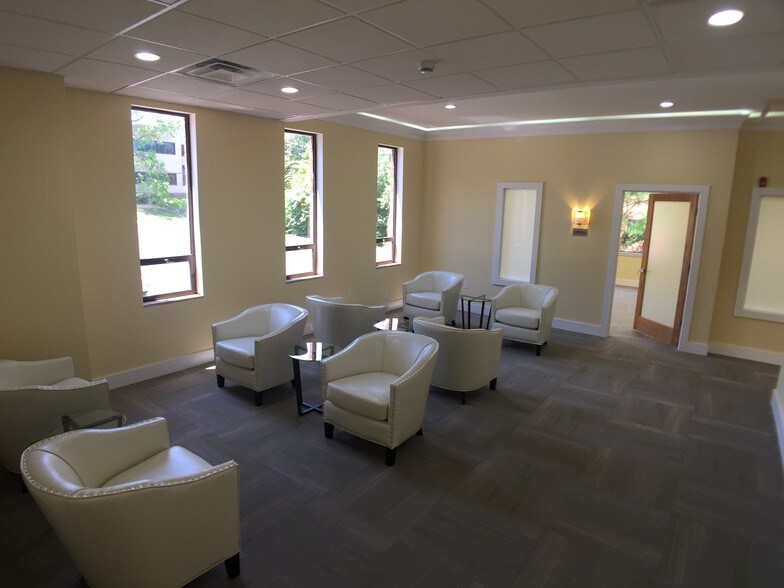 More Photos Of 677 Craig Rd, Creve Coeur Office For Lease