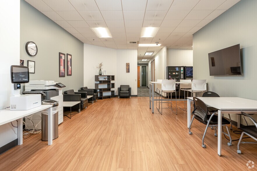 More Photos Of 3200 E Guasti Rd, Ontario Coworking Space