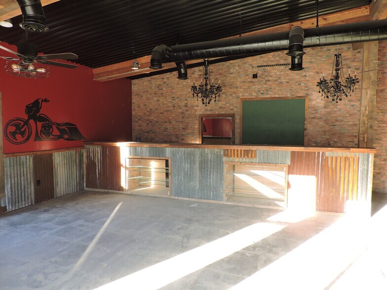 More Photos Of 920 W Mason St, Mabank Manufacturing For Sale