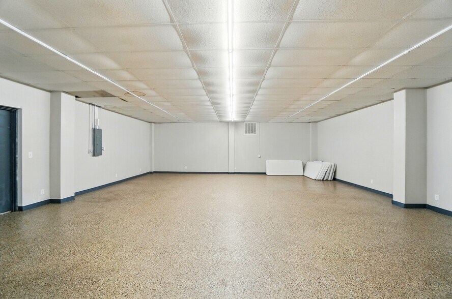 More Photos Of 1007 N Center St, Lima Light Distribution For Sale