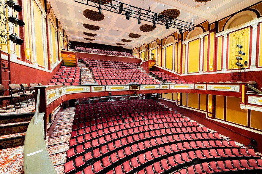 More Photos Of 12 N Saginaw St, Pontiac Storefront Retail Office For Sale