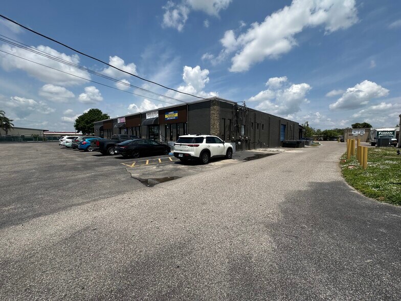 More Photos Of 1011 W Lancaster Rd, Orlando General Retail For Sale