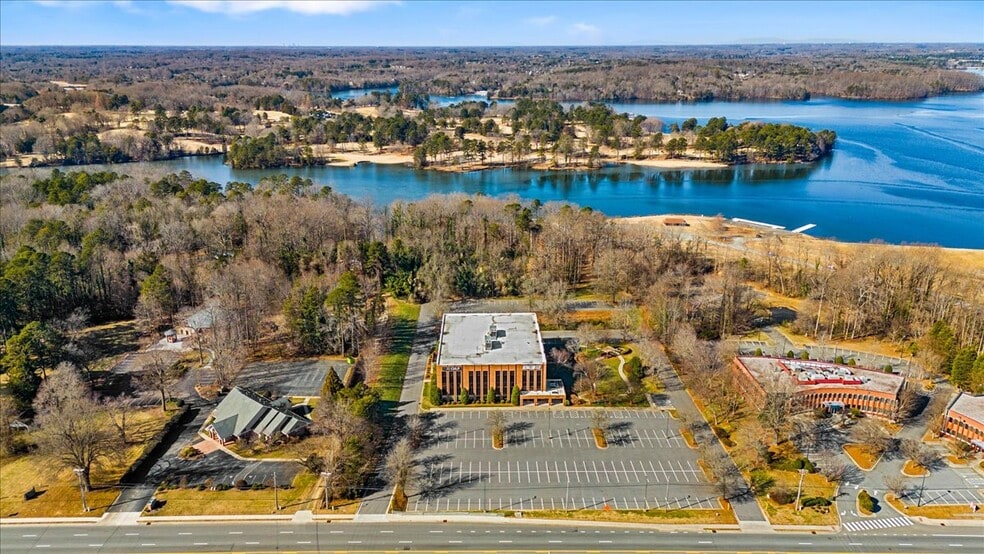 More Photos Of 1823 Eastchester Dr, High Point Office For Lease