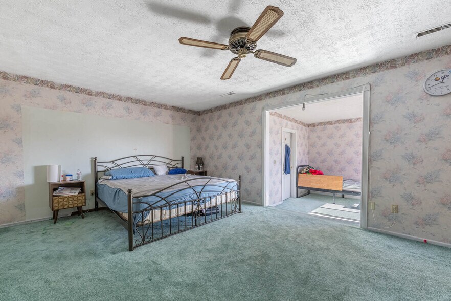 More Photos Of 5174 Hamilton Middletown Rd, Hamilton Light Distribution For Sale