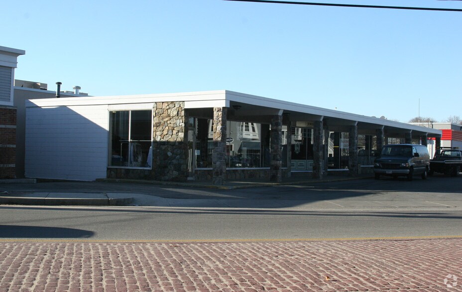 More Photos Of 236 County Rd, Barrington Storefront For Lease