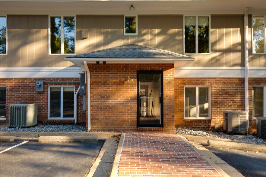 More Photos Of 8417 Patterson Ave, Richmond Office For Lease