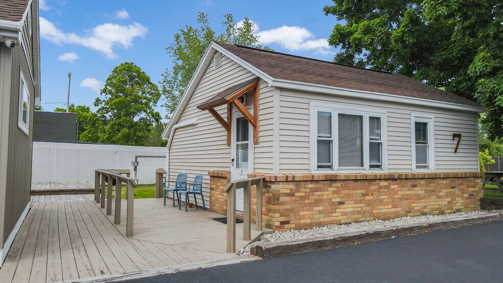 More Photos Of 17229 Northwood Hwy, Arcadia Hotel For Sale