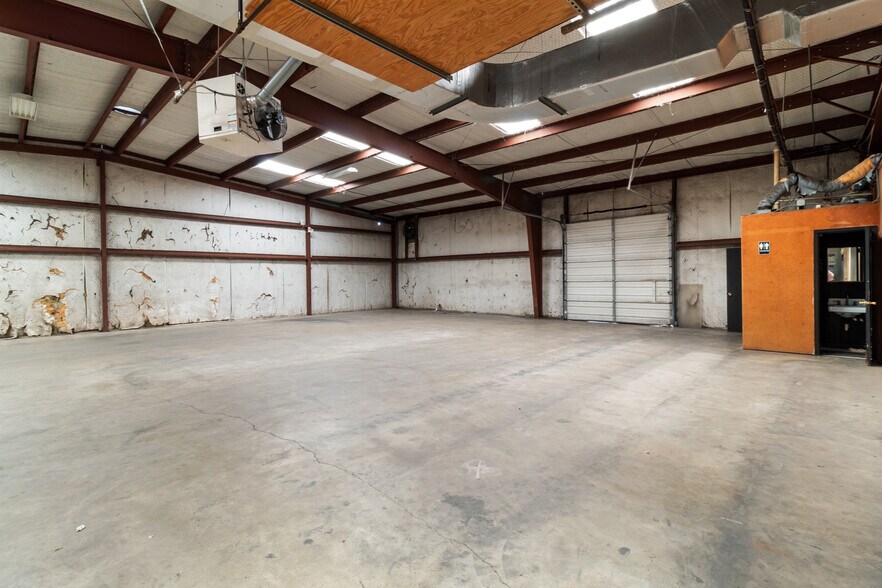 More Photos Of 2616 S College Ave, Bryan Distribution For Lease