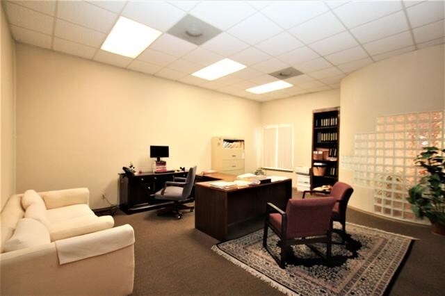 More Photos Of 1419 San Dario Ave, Laredo Office For Sale