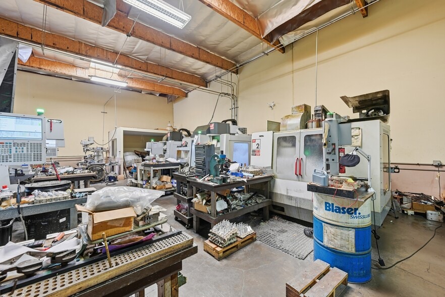 More Photos Of 228 Venture St, San Marcos Manufacturing For Sale
