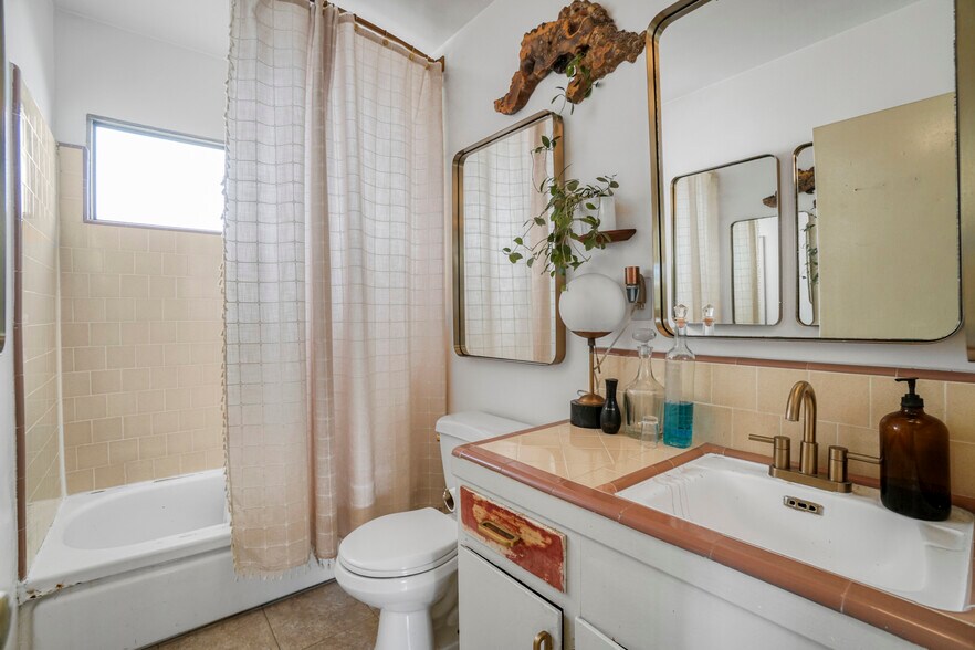 More Photos Of 904 N Spaulding Ave, Los Angeles Apartments For Sale