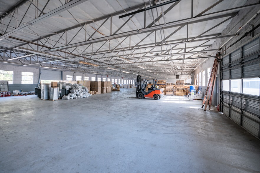 More Photos Of 3261 Philips Hwy, Jacksonville Warehouse For Sale