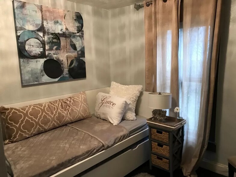 More Photos Of 1113 NW 5th Ave, Gainesville Specialty For Sale