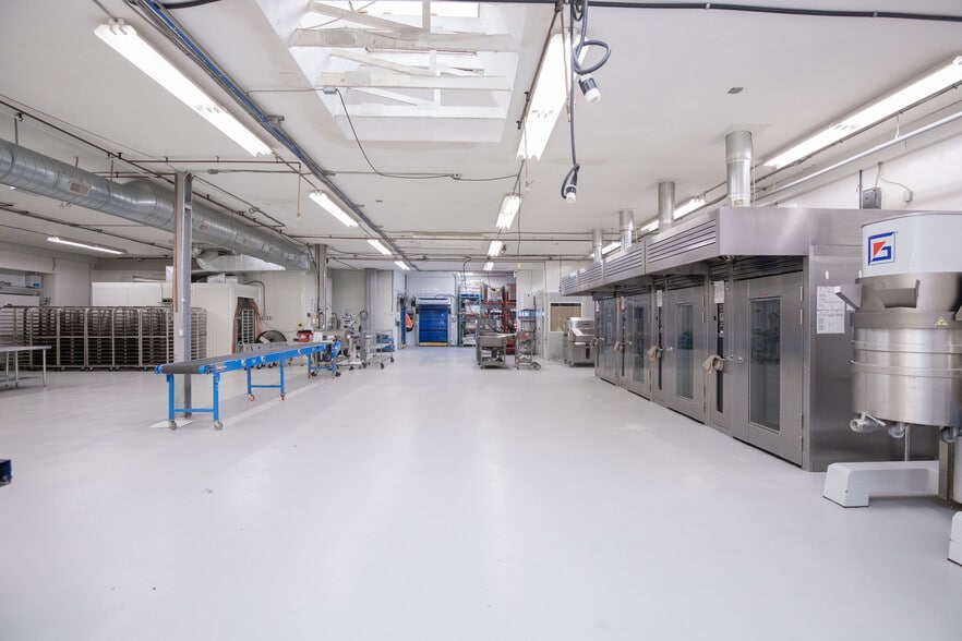 More Photos Of 190 Hempstead Dr, Hamilton Refrigeration Cold Storage For Sale