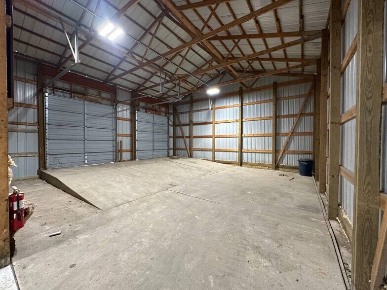 More Photos Of 111 Walnut Ln, Colona Warehouse For Lease