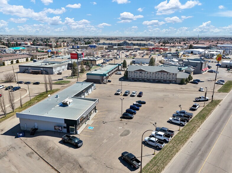 More Photos Of 1276 Trans Canada Way SE, Medicine Hat Showroom For Sale