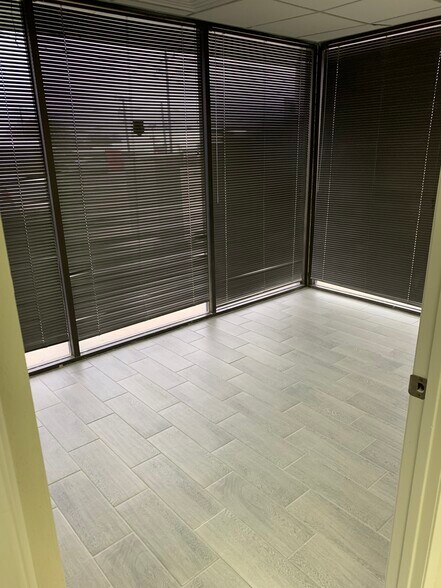 More Photos Of 6209-6213 Grissom Rd, San Antonio Self Storage For Lease