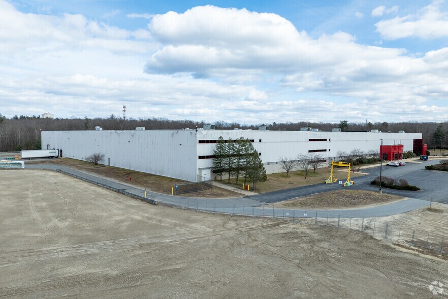 More Photos Of 580 Fort Pond Rd, Lancaster Distribution For Lease