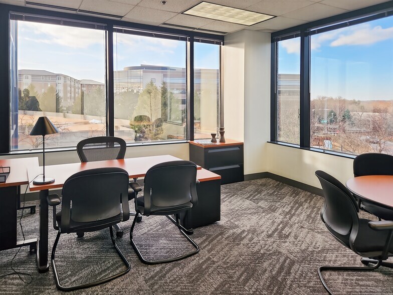 More Photos Of 2 Cityplace Dr, Creve Coeur Coworking Space