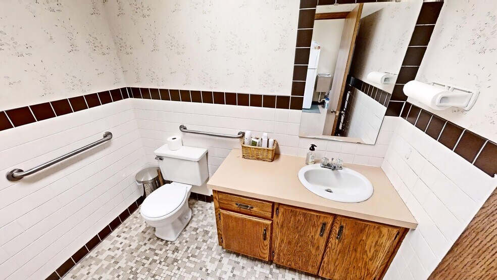 More Photos Of 103-105 E 27th St, Hays Office For Sale