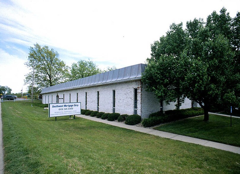 More Photos Of 8249 W 95th St, Overland Park Office For Sale