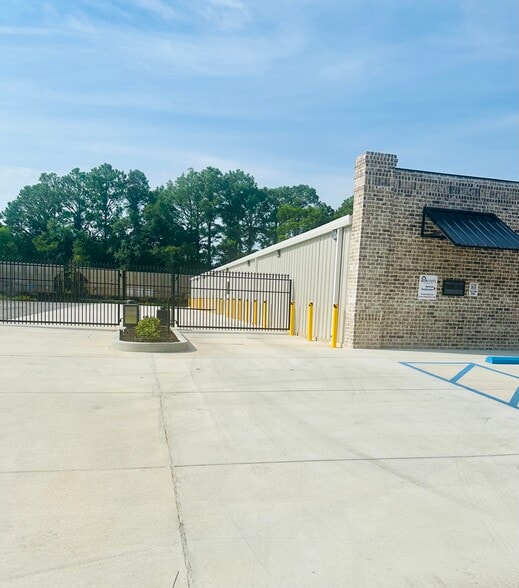 More Photos Of 1404 Krebs Ave, Pascagoula Self Storage For Sale