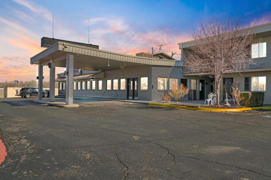 More Photos Of 1225 S State St, Salina Hotel For Sale