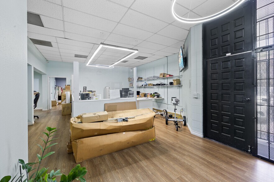 More Photos Of 151 W 33rd St, Los Angeles Warehouse For Sale