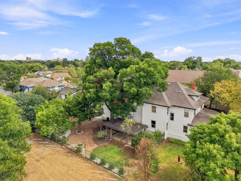 More Photos Of 1417 8th Ave, Fort Worth Hospitality For Sale