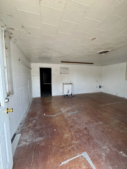 More Photos Of 253 E Main St, Klamath Falls General Retail For Sale
