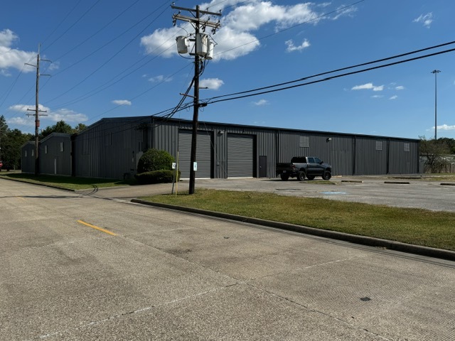 Primary Photo Of 2070 Gulf St, Beaumont Warehouse For Sale