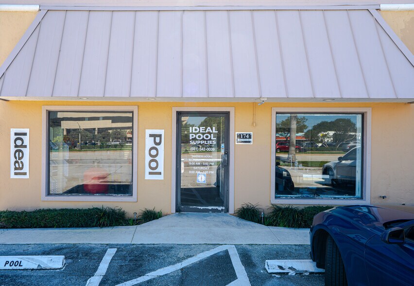 More Photos Of 182 Glades Rd, Boca Raton Freestanding For Lease