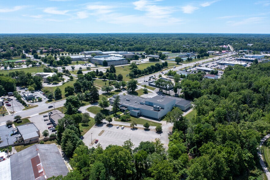 More Photos Of 1900 S Walnut St, Bloomington Manufacturing For Sale